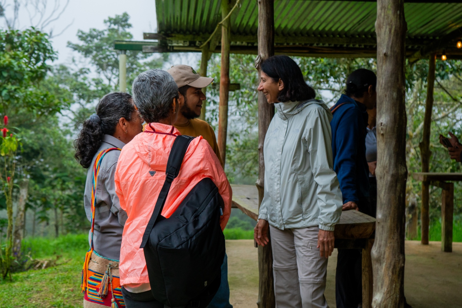 Varios liderazgos en conservación de la biodiversidad reciben a la embajadora de Canadá en ‘El Porvenir’, una Reserva Natural de la Sociedad Civil, en la vereda Alto Aguacatal, corregimiento La Elvira, en zona rural de Santiago de Cali.