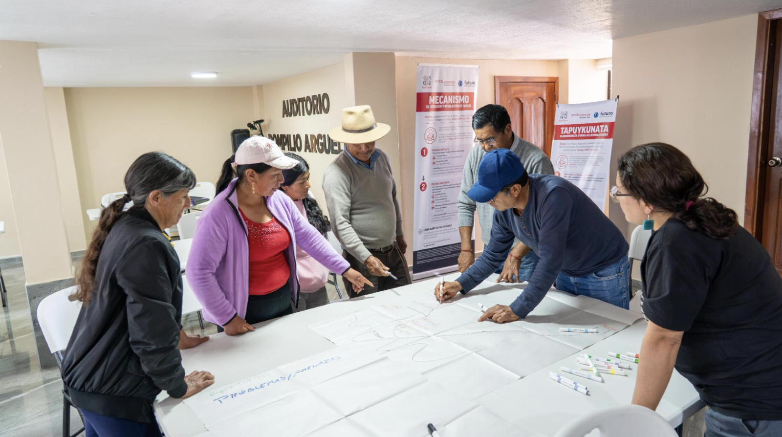 © Liliana Orozco - Corporación Grupo Randi Randi/ Trabajo grupal sobre problemas y amenazas identificadas / Sigchos, Cotopaxi